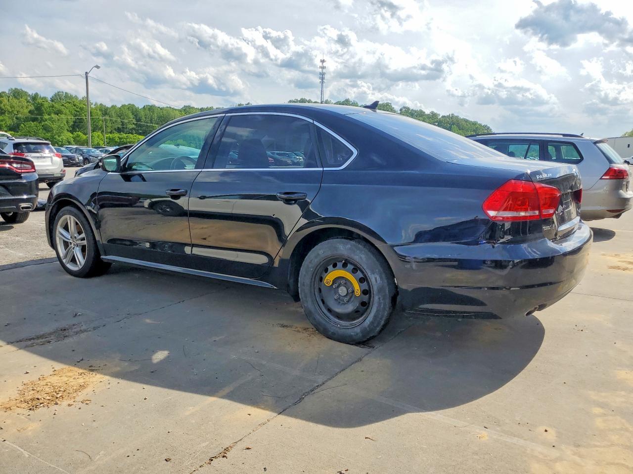 2015 Volkswagen Passat - Image 2