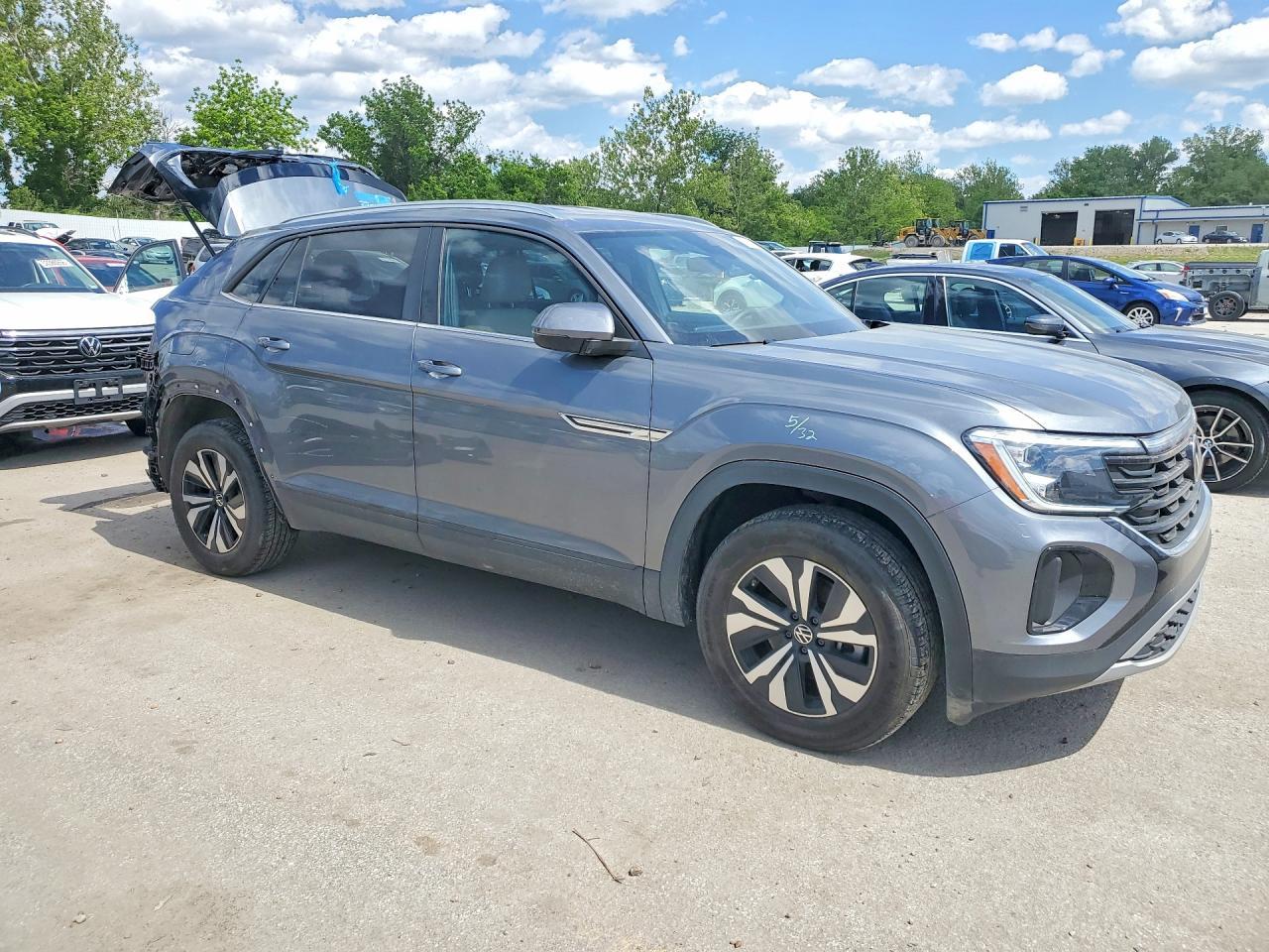 2024 Volkswagen Atlas Cross Sport Se - Image 4