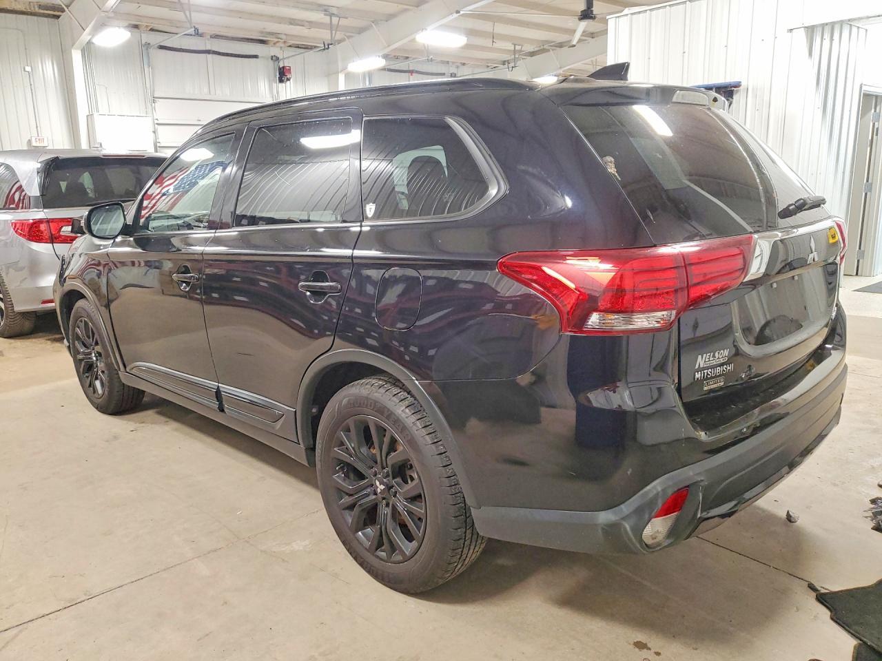 2018 Mitsubishi Outlander Se - Image 2