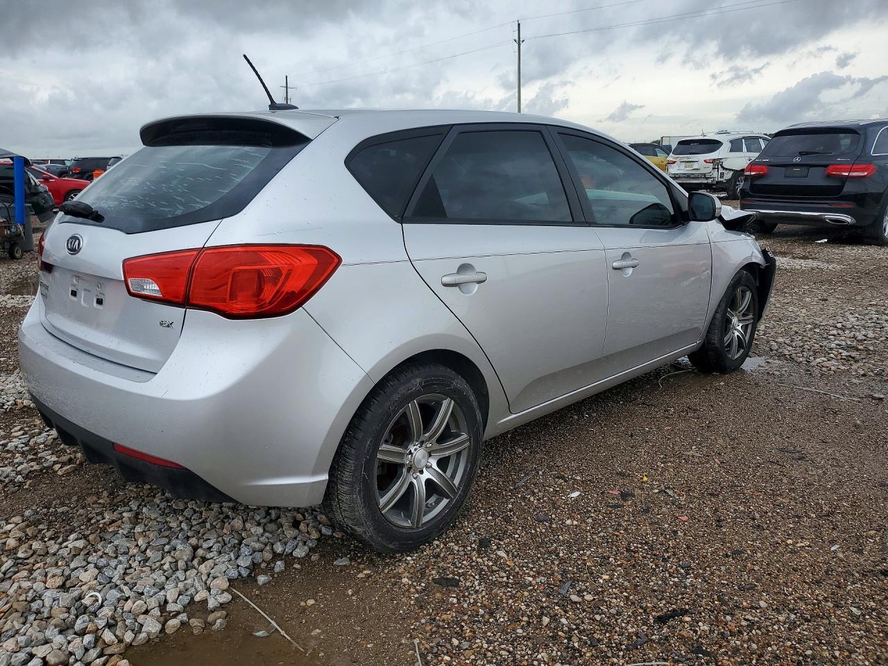 2011 Kia Forte Ex - Image 3