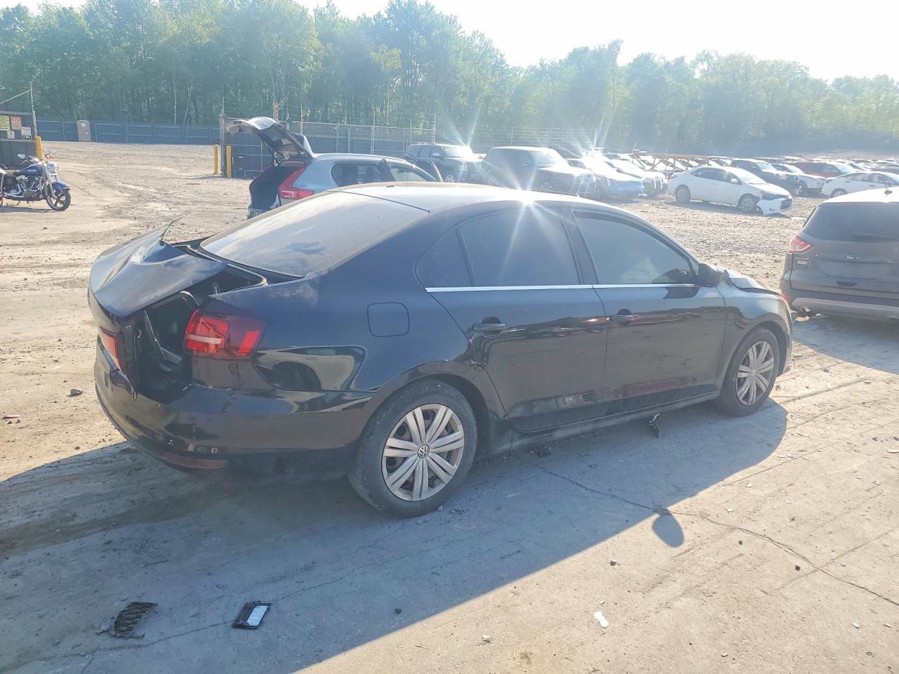 2017 Volkswagen Jetta S - Фото 3