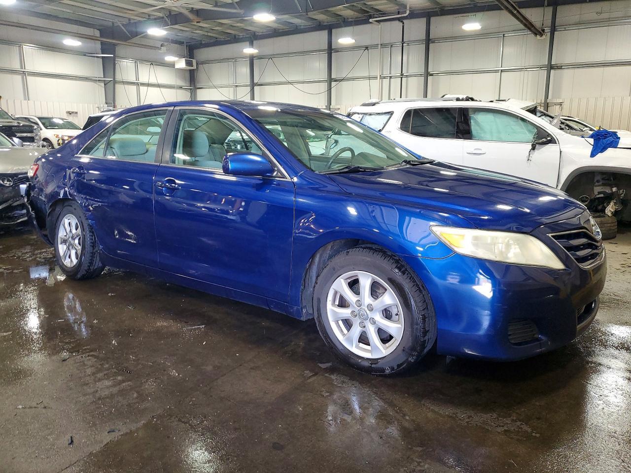 2010 Toyota Camry Le - Фото 4