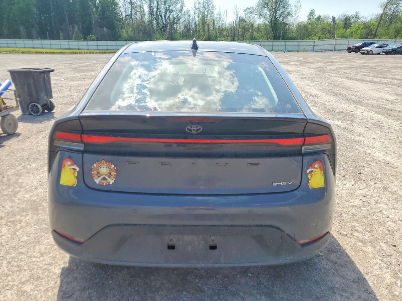 2025 Toyota Prius Le - Image 6