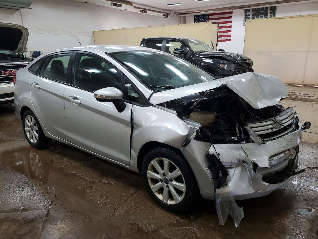 2013 Ford Fiesta Se - Image 4