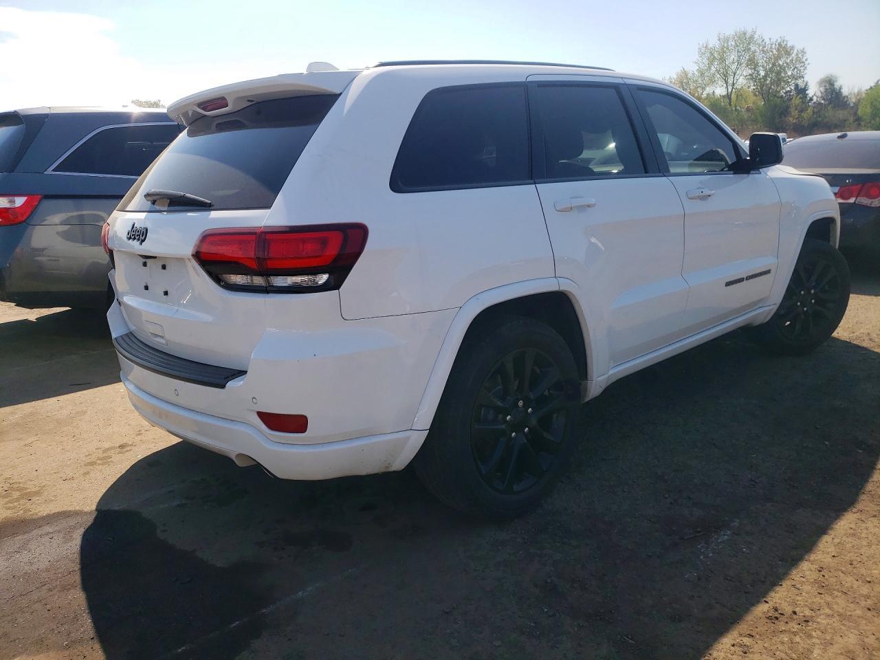 2019 Jeep Grand Cherokee Laredo - Image 3