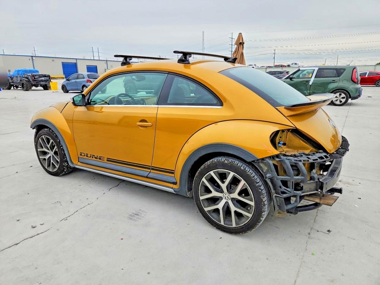 2016 Volkswagen Beetle Dune - Фото 2