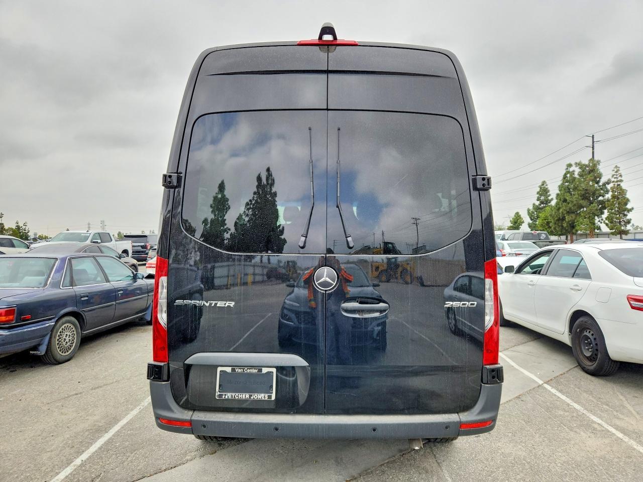 2025 Mercedes-Benz Sprinter - Image 6