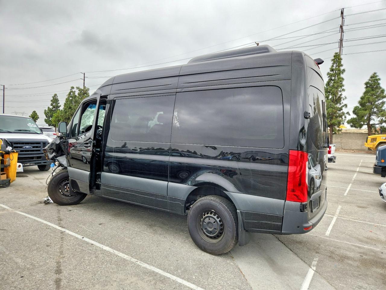 2025 Mercedes-Benz Sprinter - Image 2