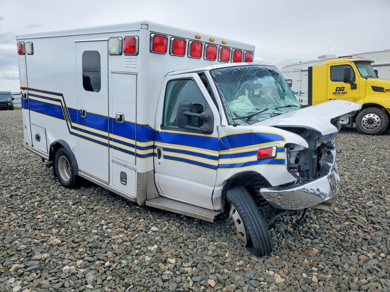 2017 Ford Econoline E350 Super Duty Cutaway Van - Фото 4