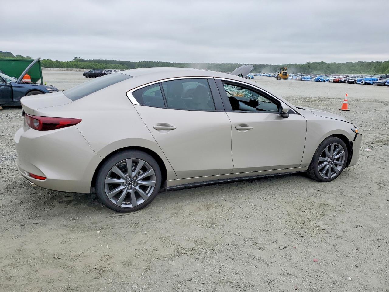 2024 Mazda 3 Preferred - Image 3