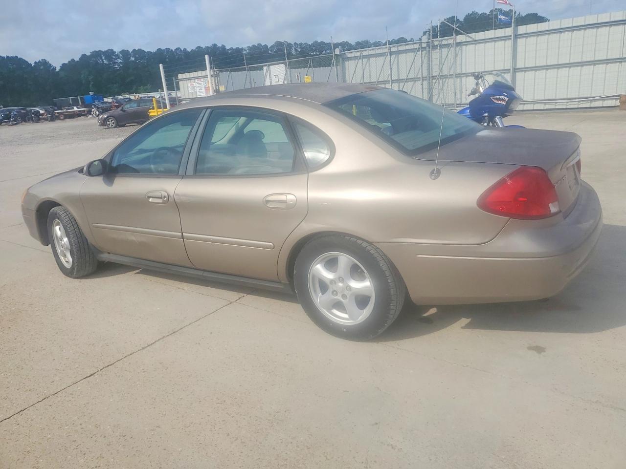 2003 Ford Taurus - Image 2