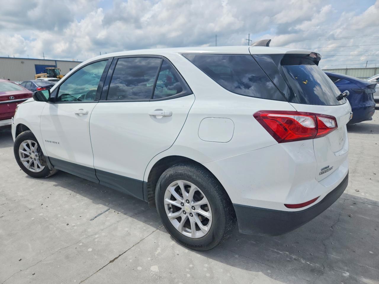 2019 Chevrolet Equinox Ls - Image 2