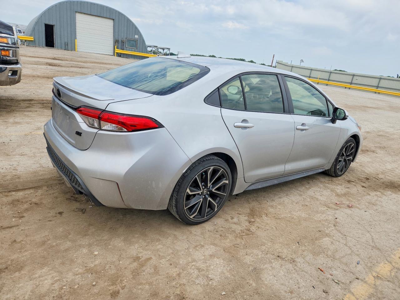 2022 Toyota Corolla Se - Фото 3