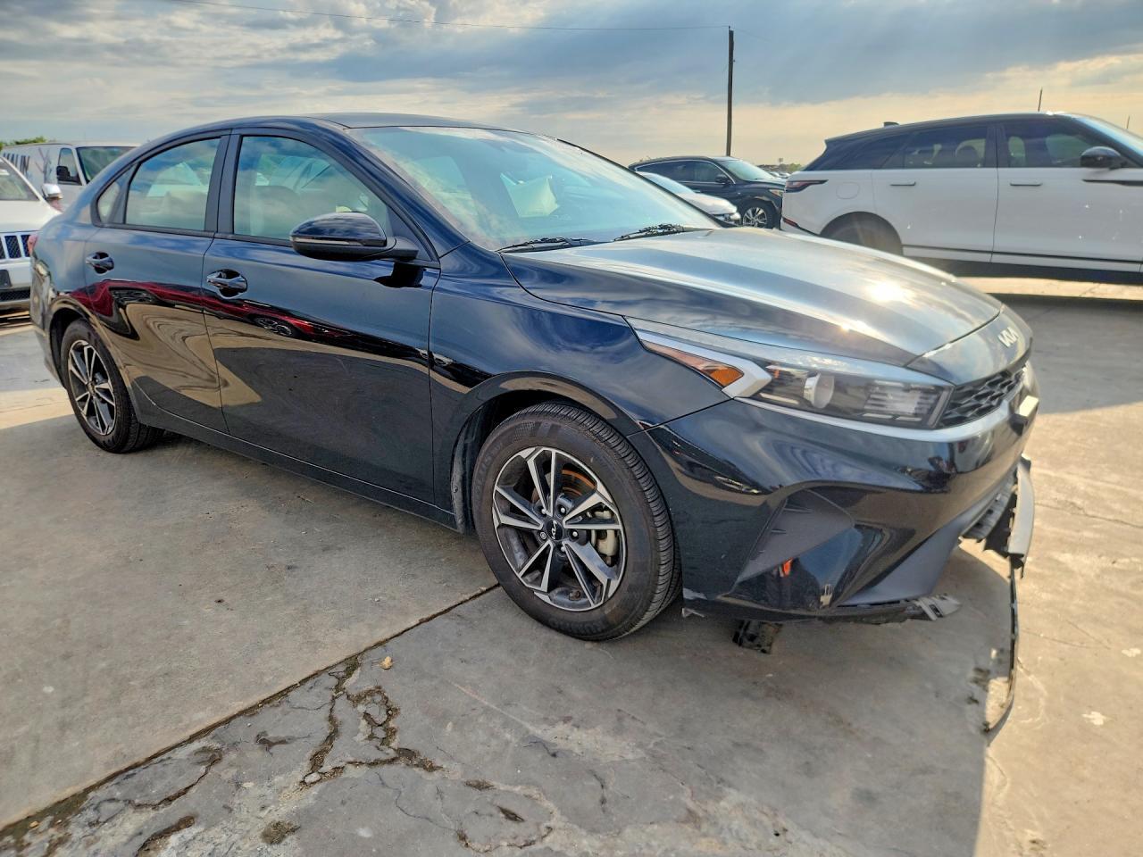 2022 Kia Forte Lxs - Фото 4