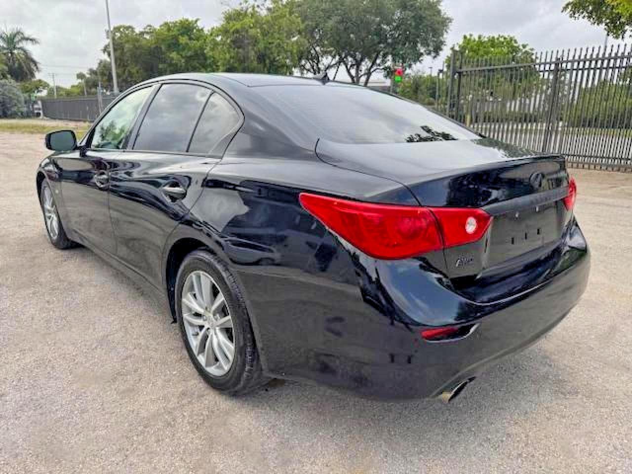 2017 Infiniti Q50 3.0T Premium - Image 2