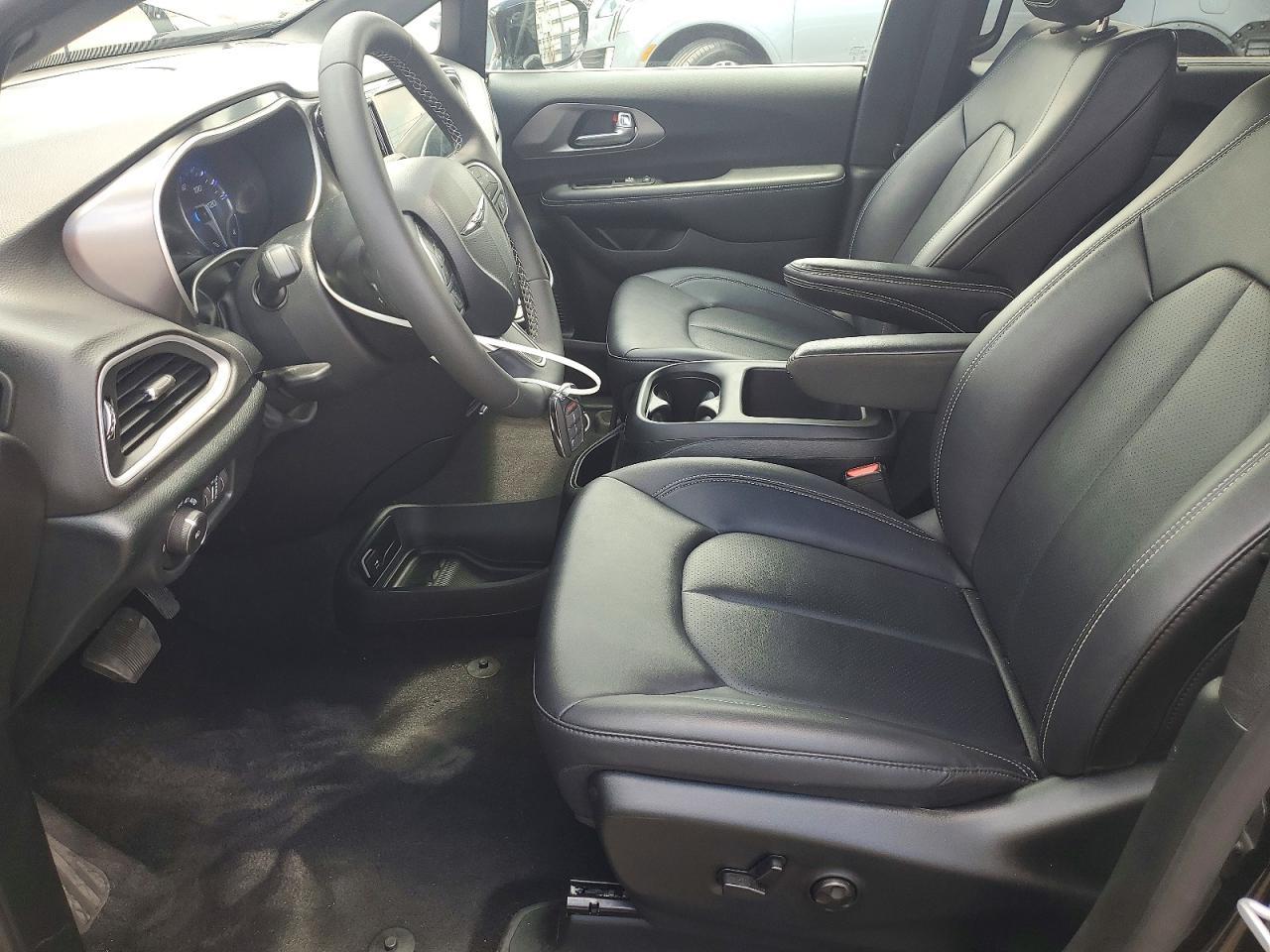 2025 Chrysler Pacifica Select - Фото 7