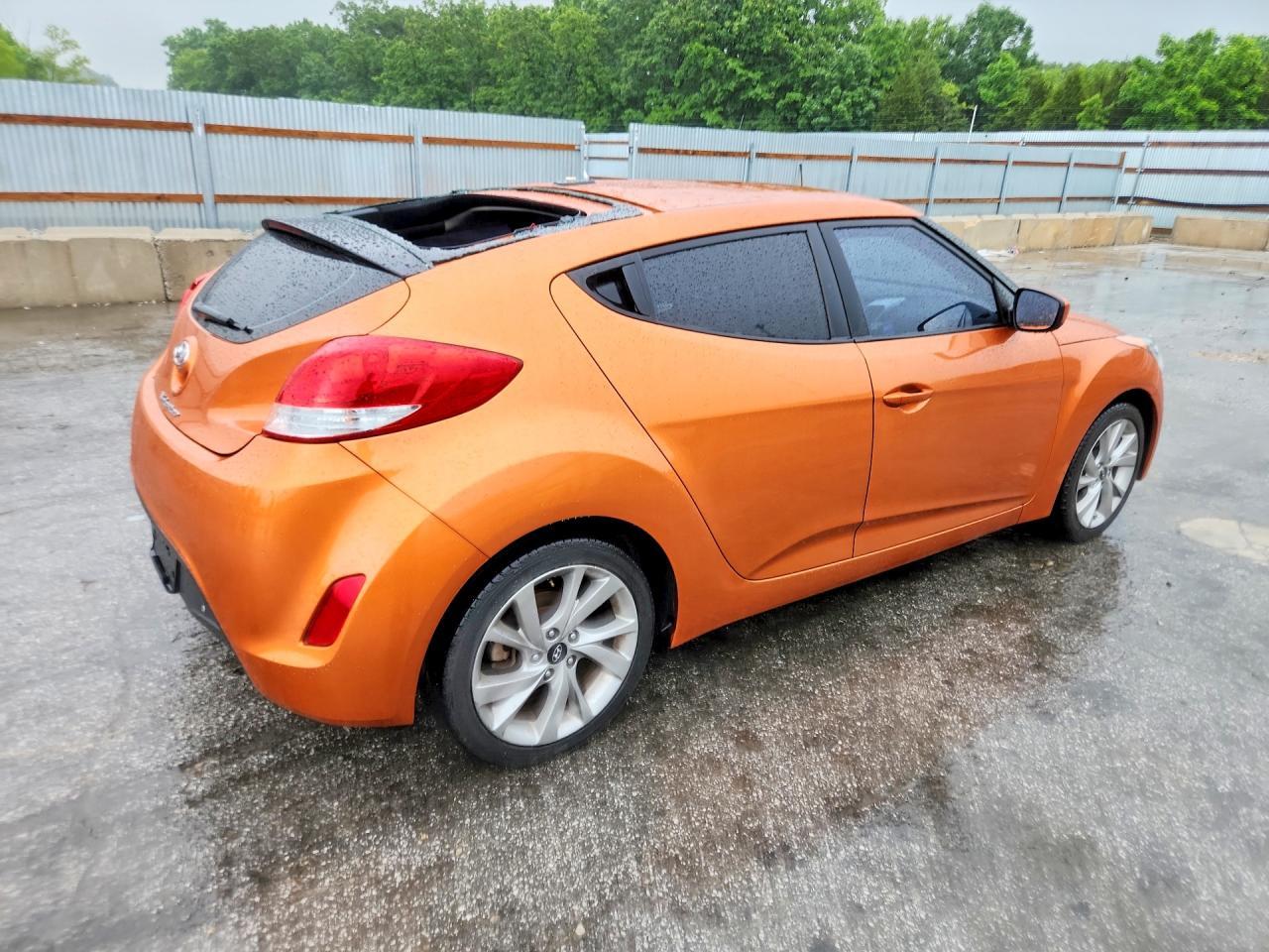 2016 Hyundai Veloster Base - Фото 3