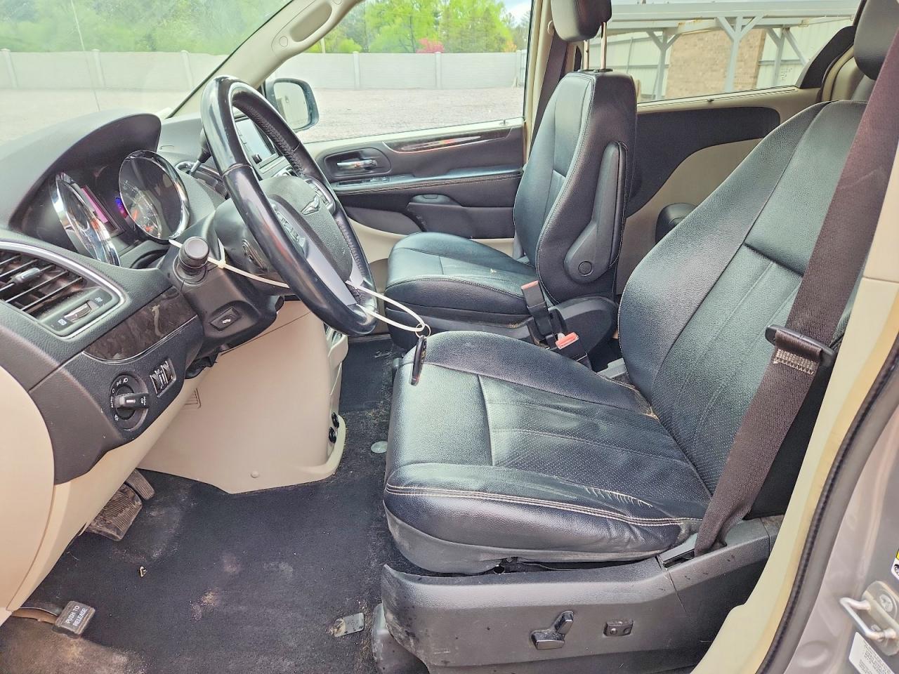 2014 Chrysler Town & Country Touring L - Фото 7