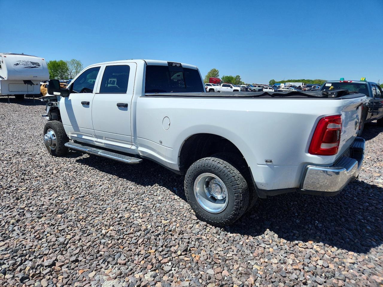 2023 Ram 3500 Tradesman - Фото 2