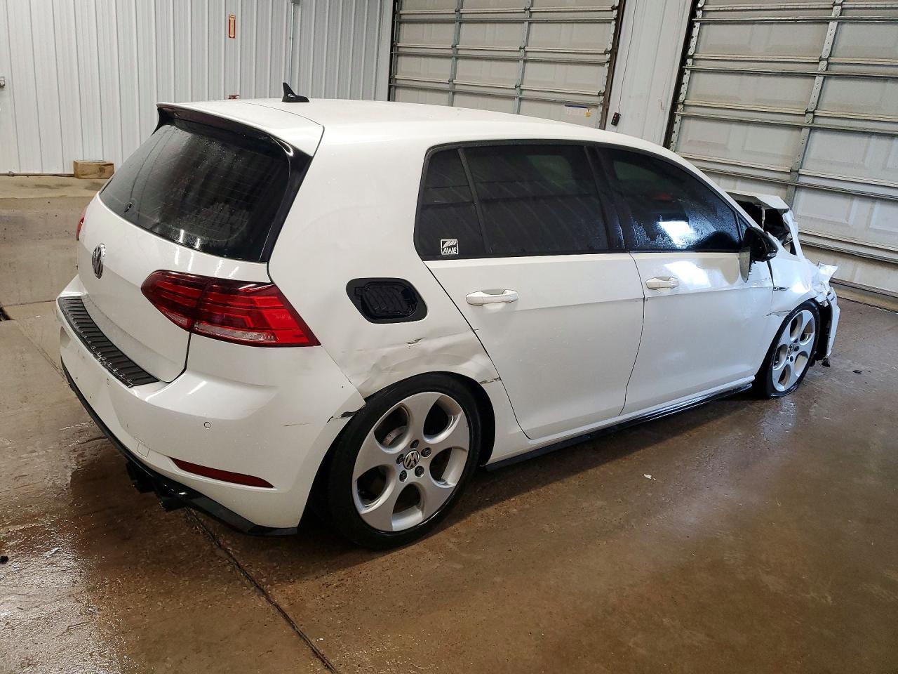 2019 Volkswagen Golf R - Image 3