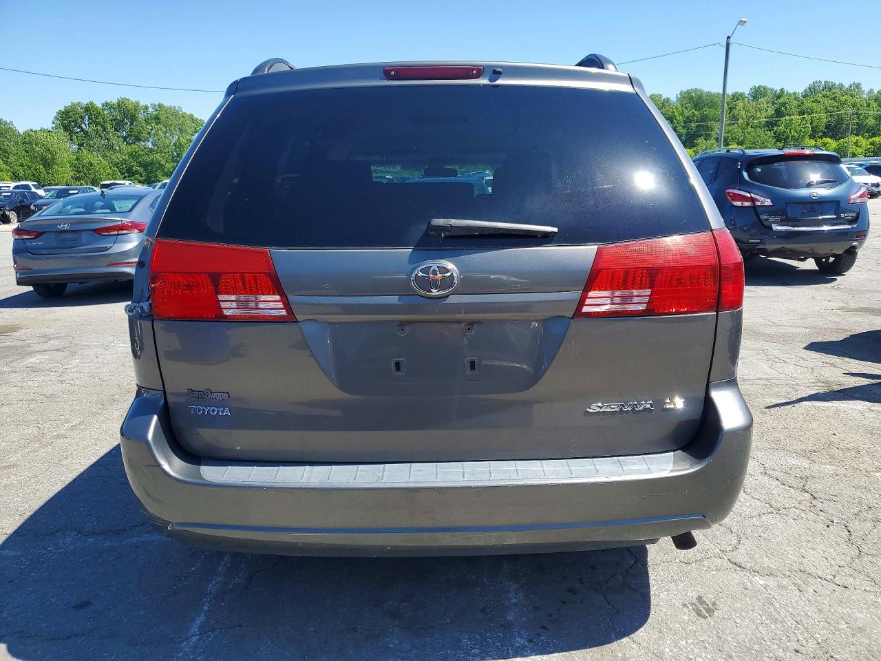 2004 Toyota Sienna Le 7 Passenger - Фото 6