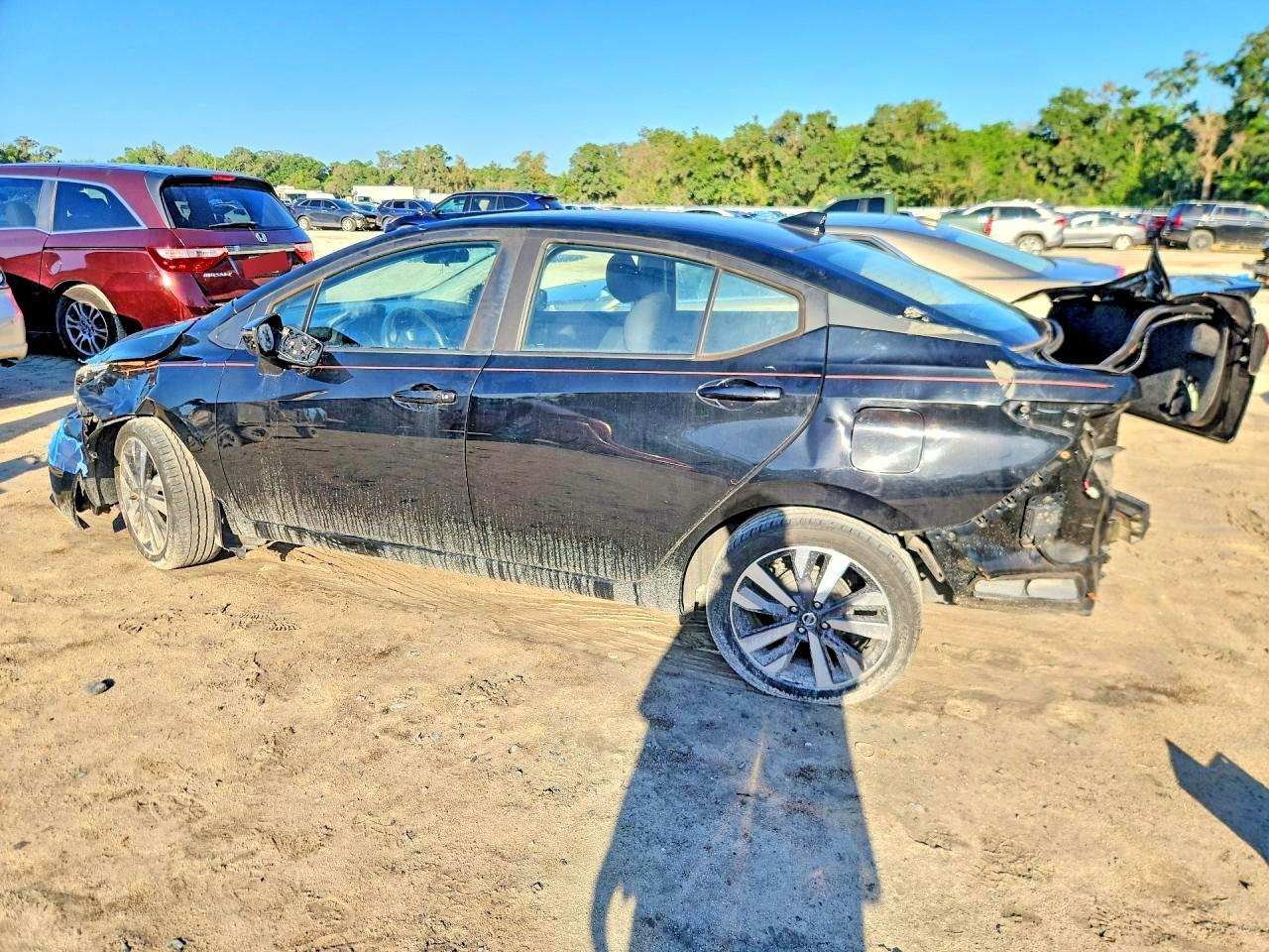 2021 Nissan Versa Sr - Image 2