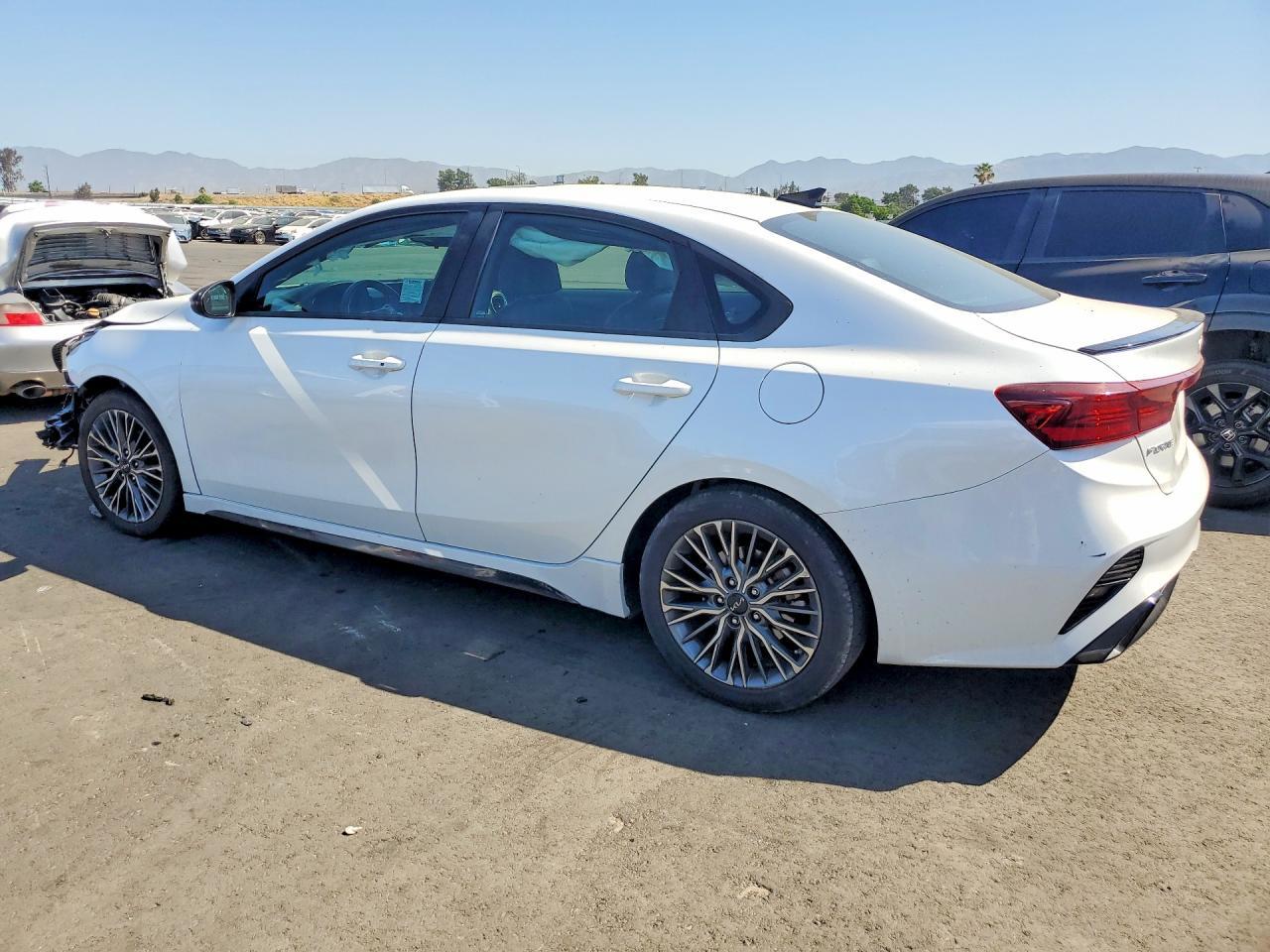 2023 Kia Forte Gt Line - Фото 2