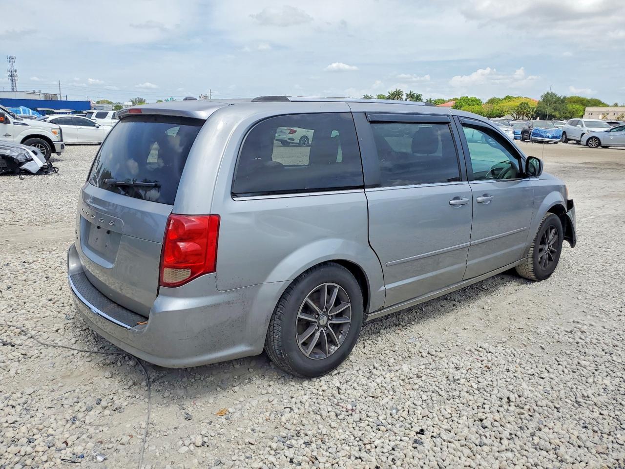 2017 Dodge Grand Caravan Sxt - Фото 3