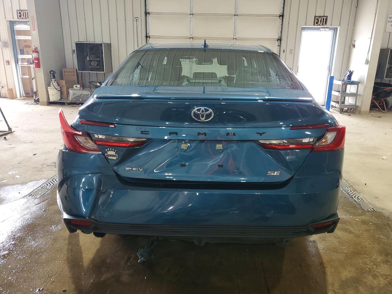 2025 Toyota Camry Se - Image 6