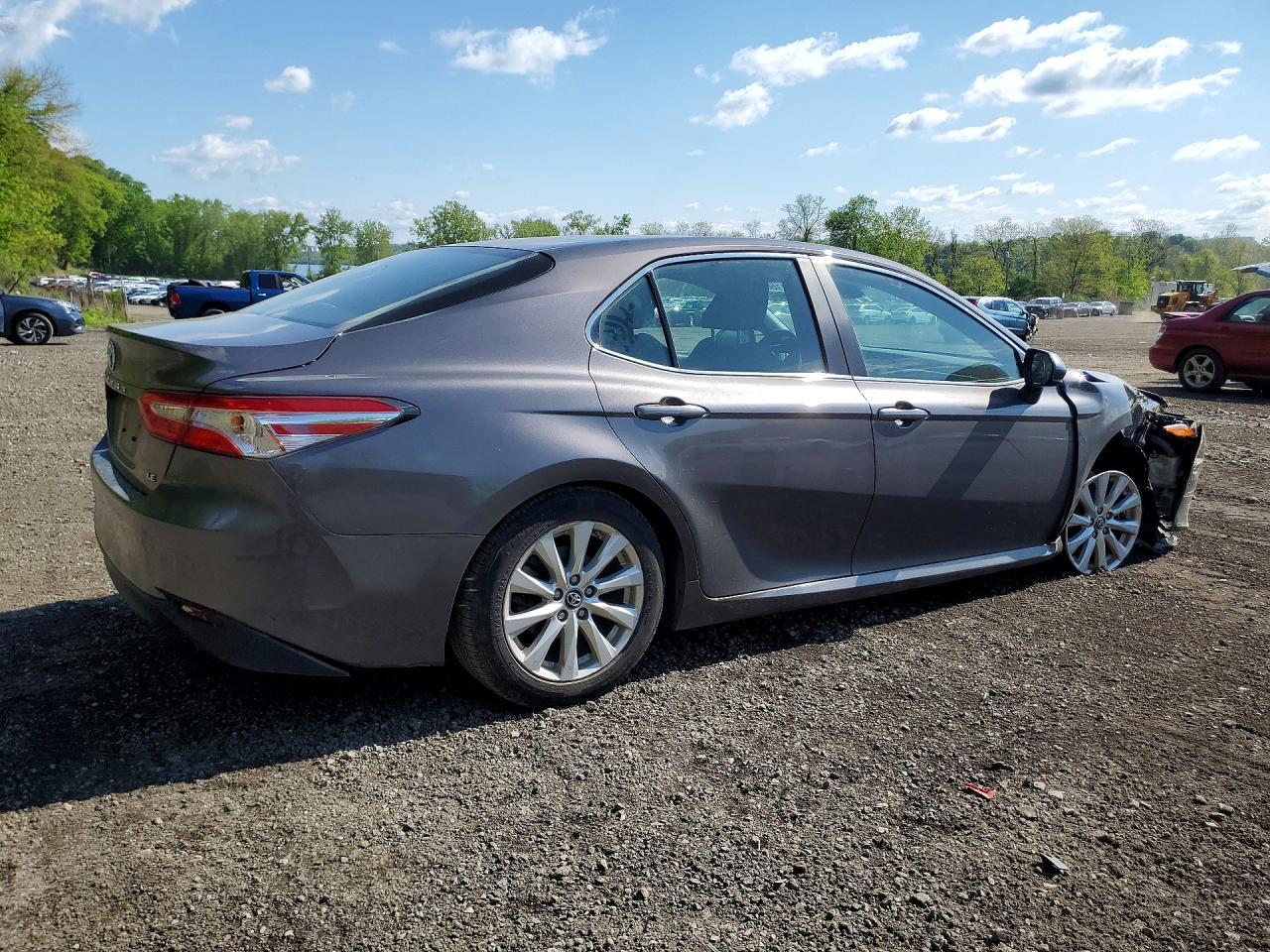 2018 Toyota Camry Le - Фото 3