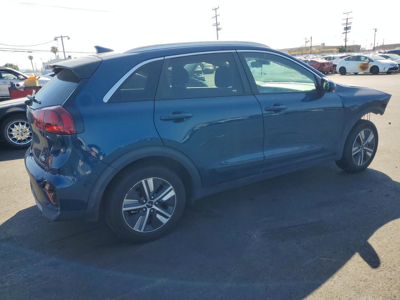 2022 Kia Niro Lxs - Image 3