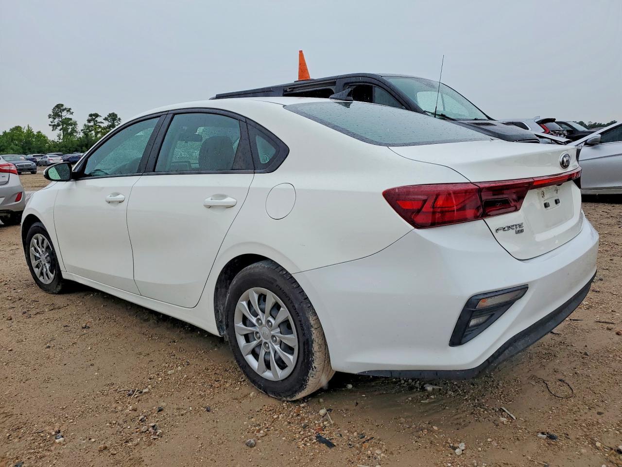 2021 Kia Forte Fe - Фото 2
