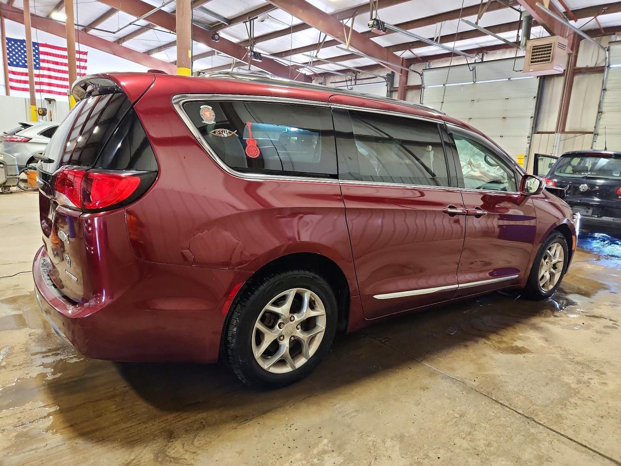 2018 Chrysler Pacifica Limited - Image 3
