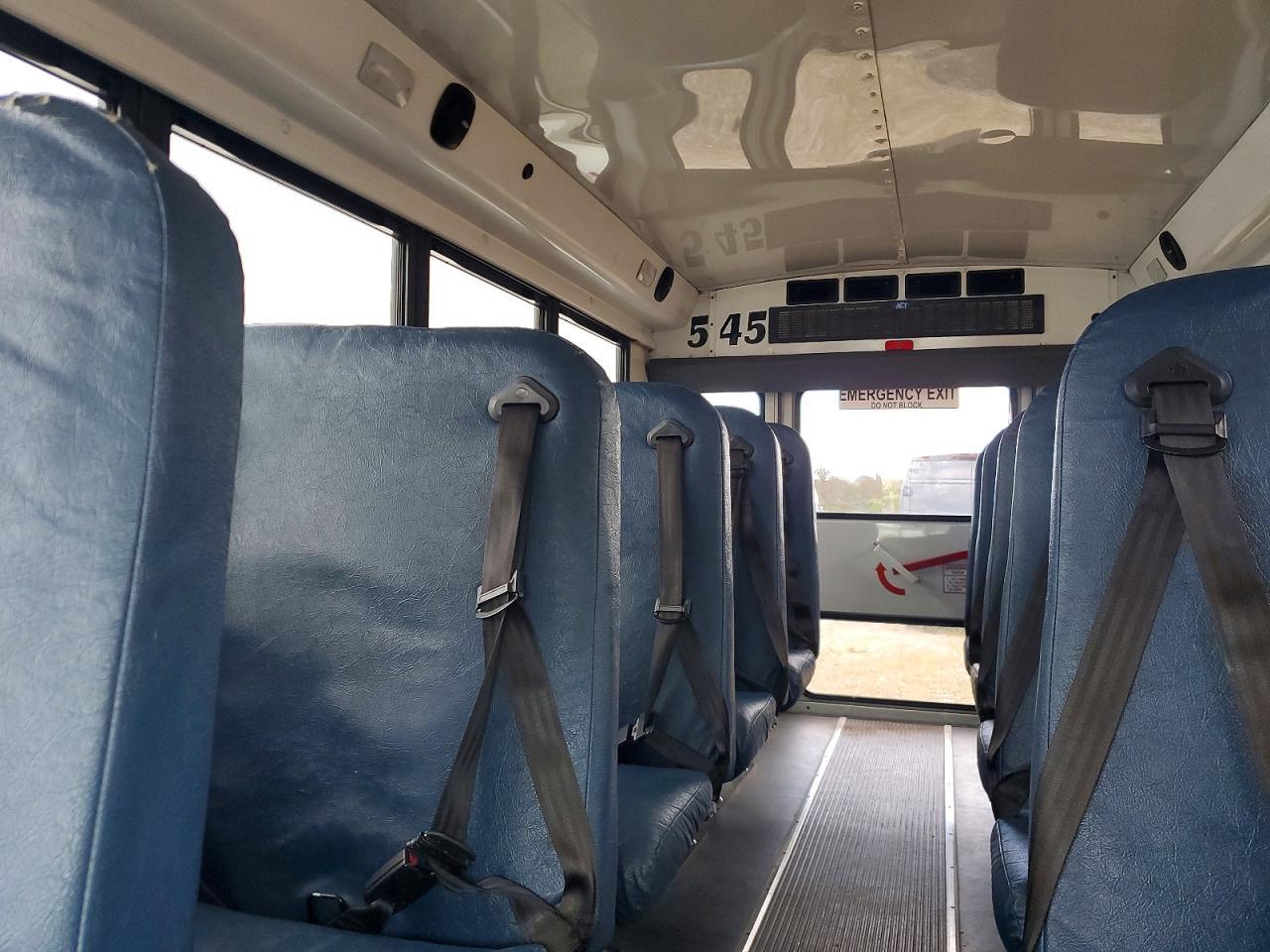 2014 Chevrolet Express School Bus - Фото 6