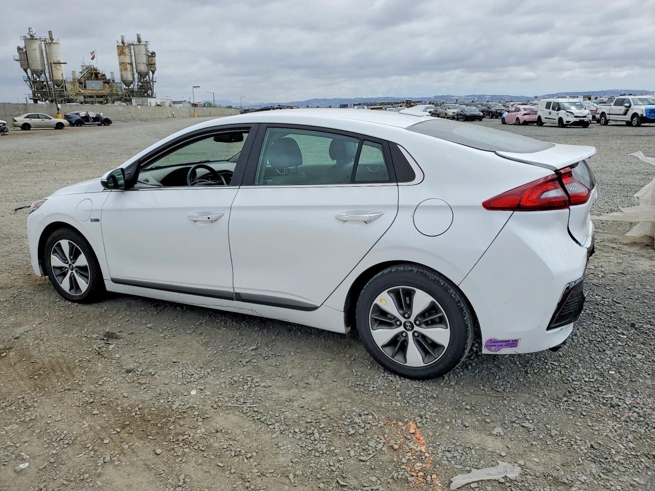 2019 Hyundai Ioniq Limited - Image 2