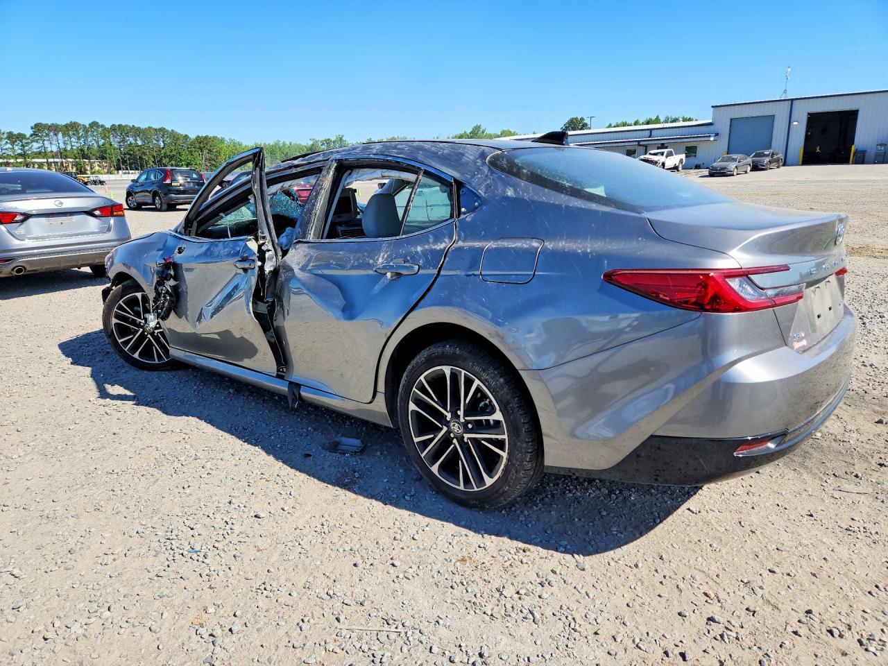 2025 Toyota Camry Xle - Фото 2
