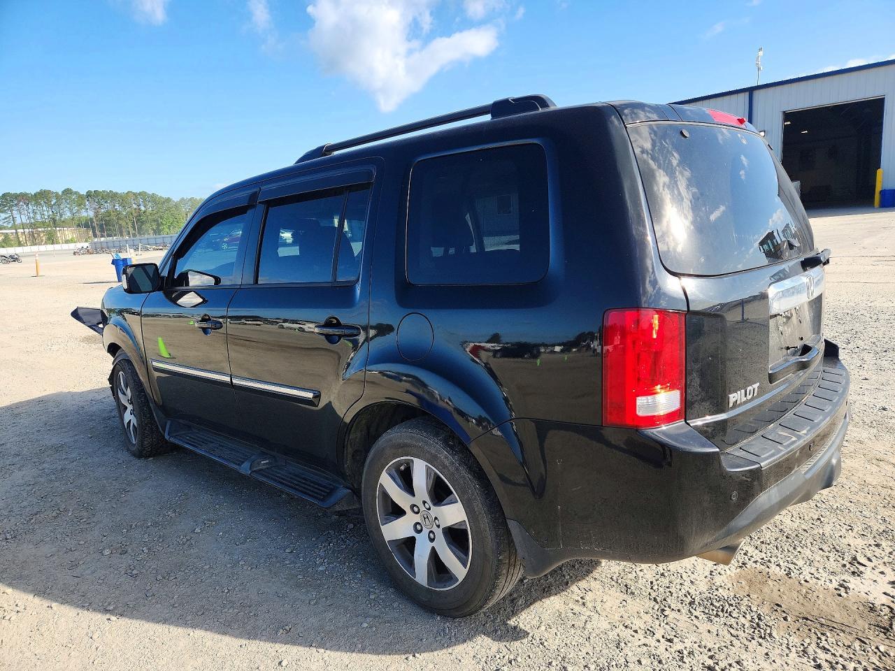 2014 Honda Pilot Touring - Image 2