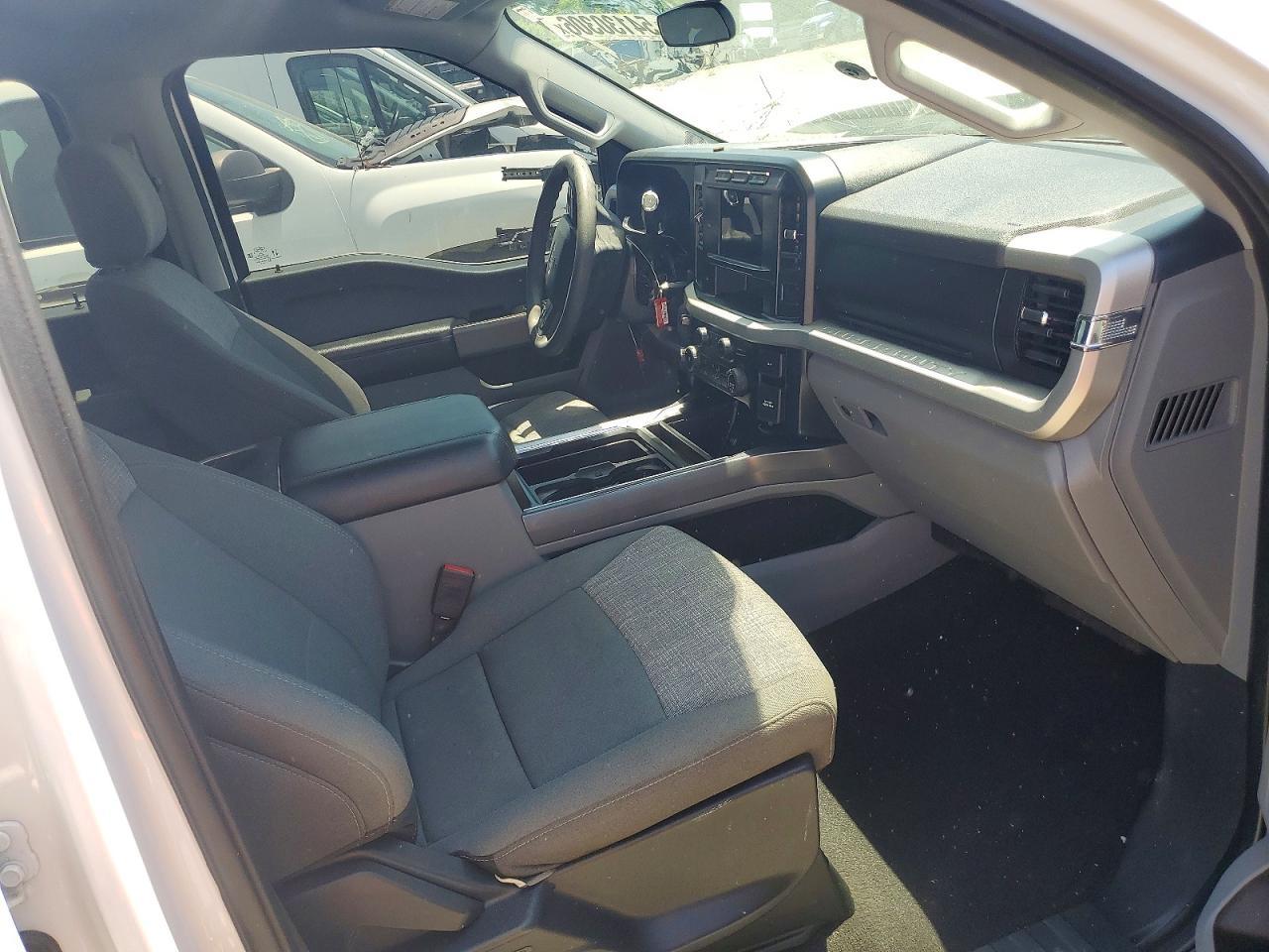 2024 Ford F350 Super Duty - Image 5