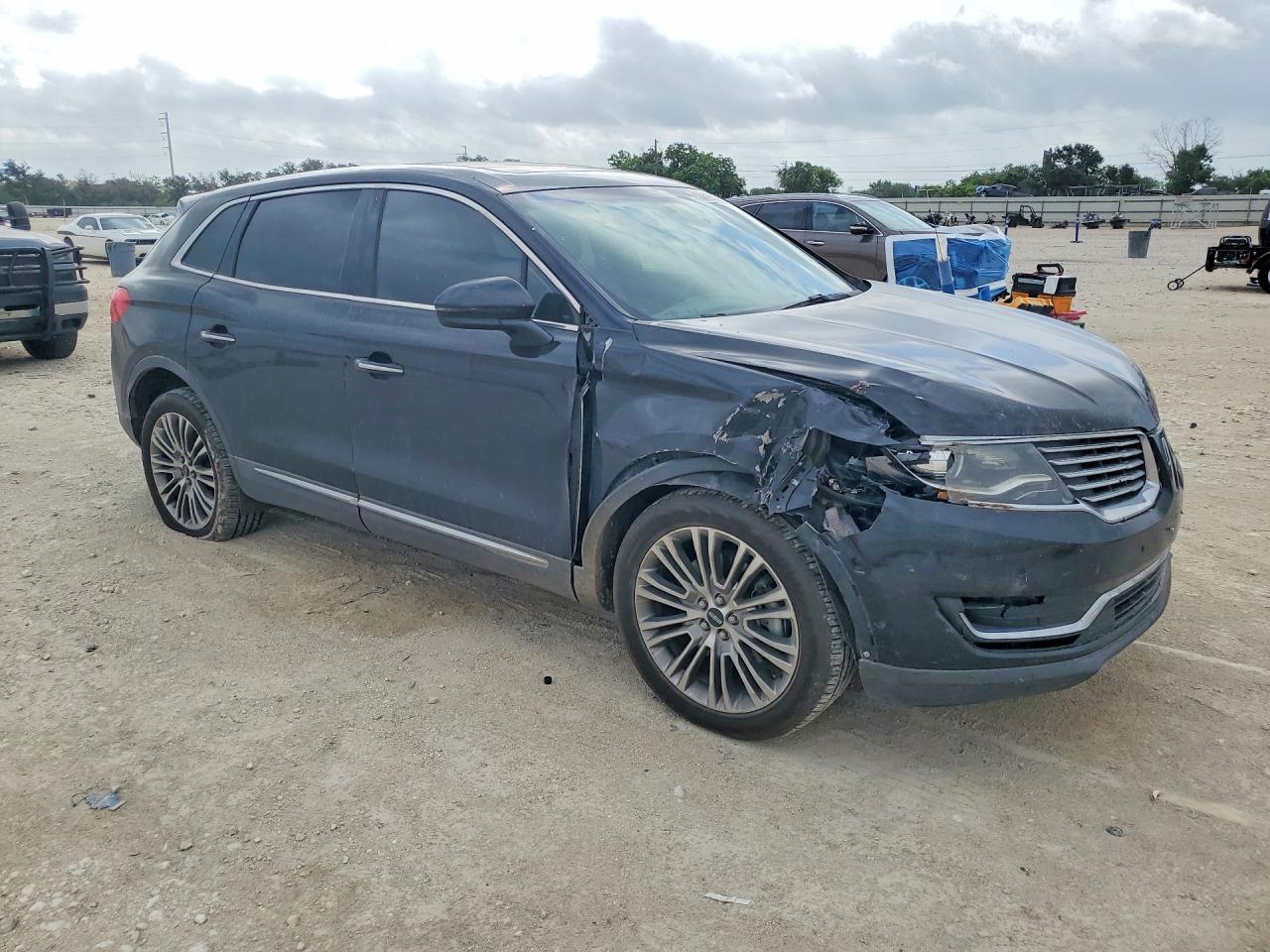 2017 Lincoln Mkx Reserve - Image 4