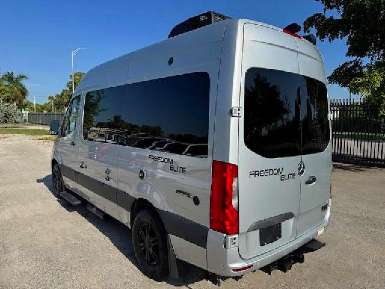 2022 Mercedes-Benz Sprinter 2500 - Фото 2