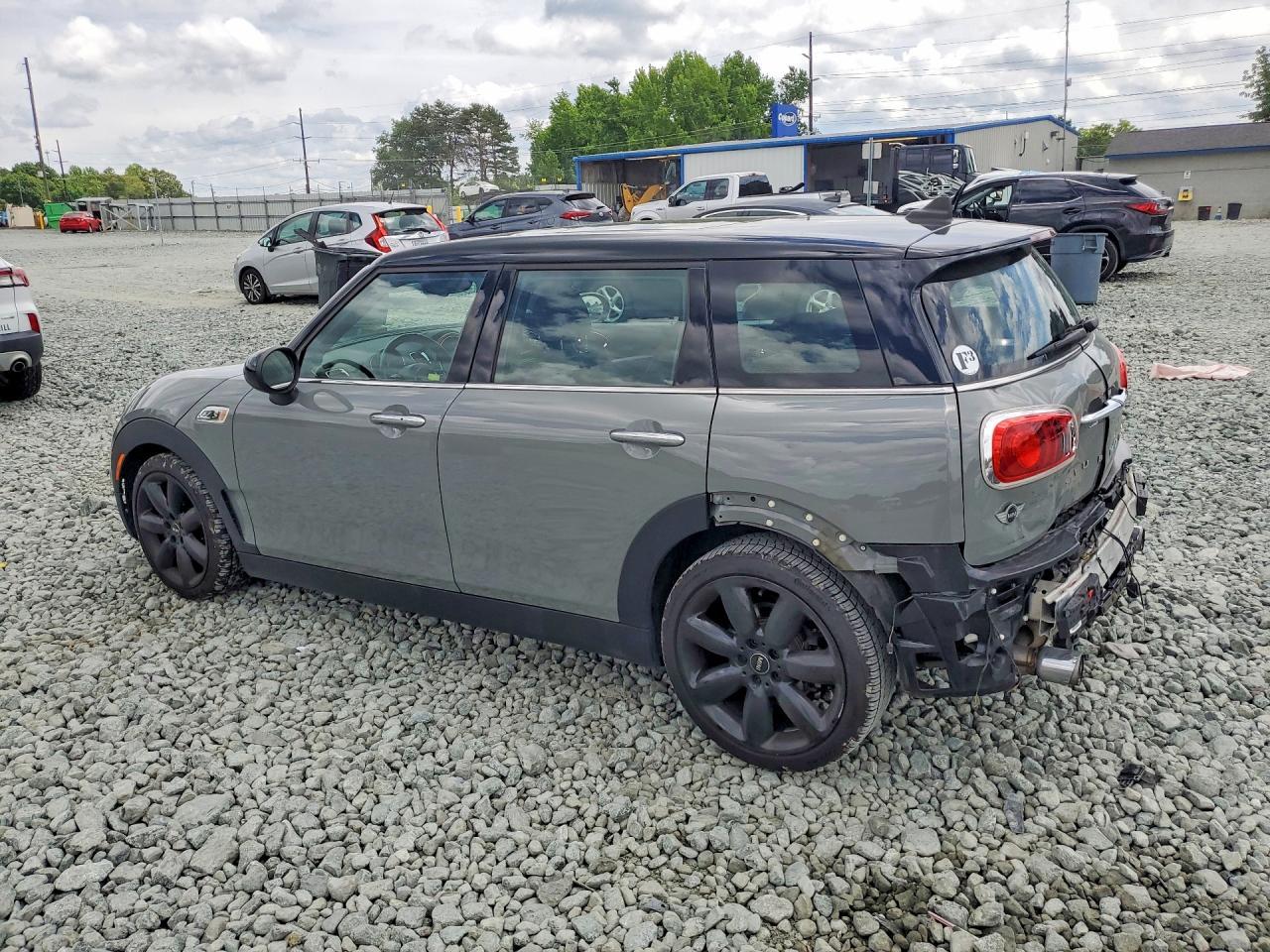 2017 Mini Cooper S Clubman - Image 2