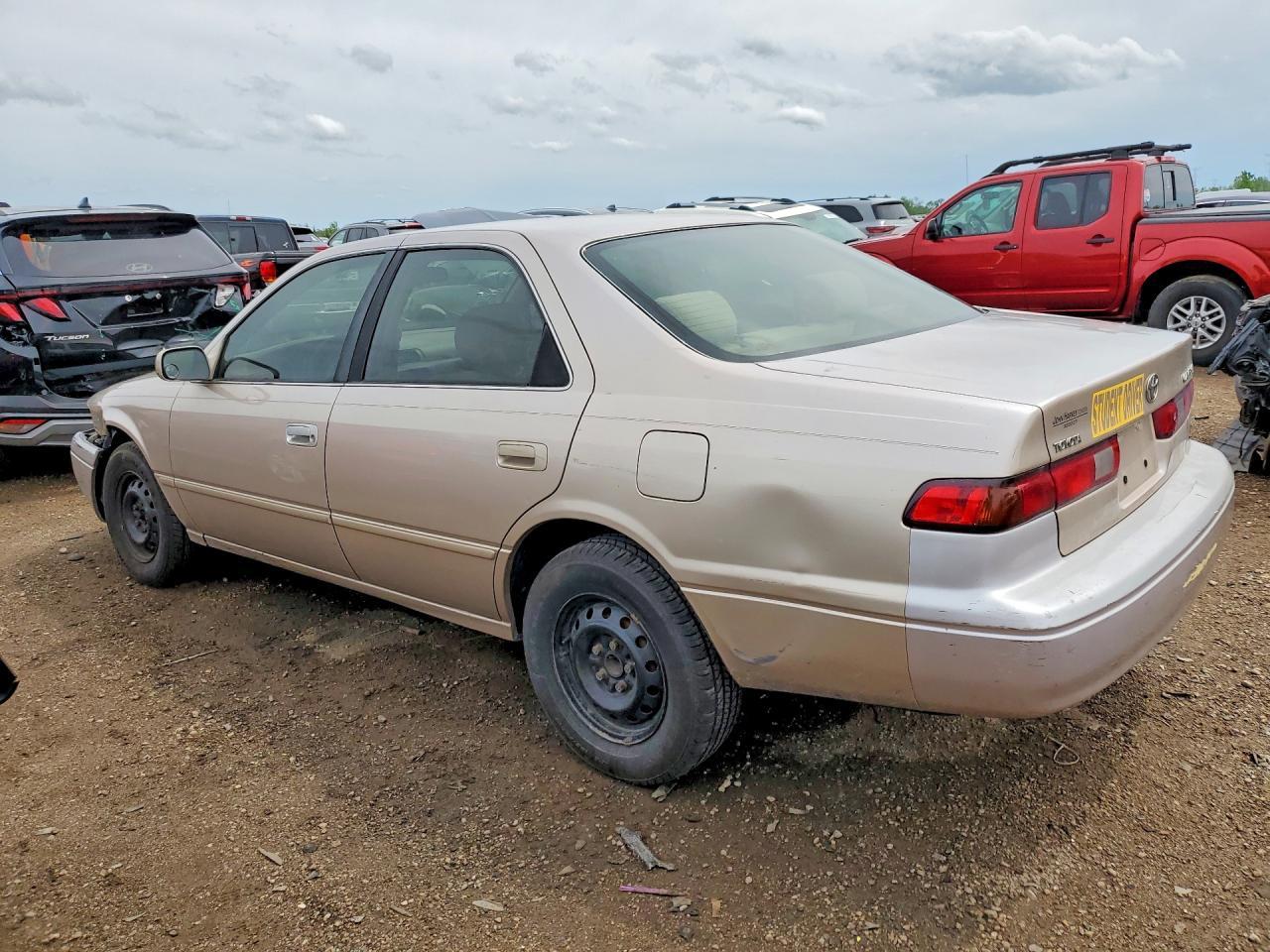 1999 Toyota Camry Ce - Фото 2