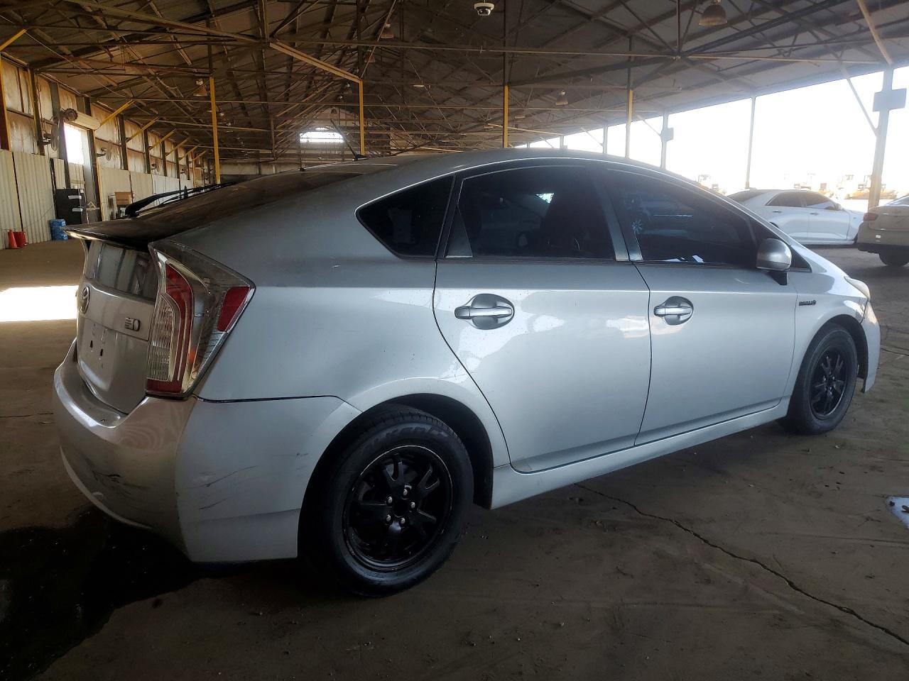2013 Toyota Prius Two - Фото 3