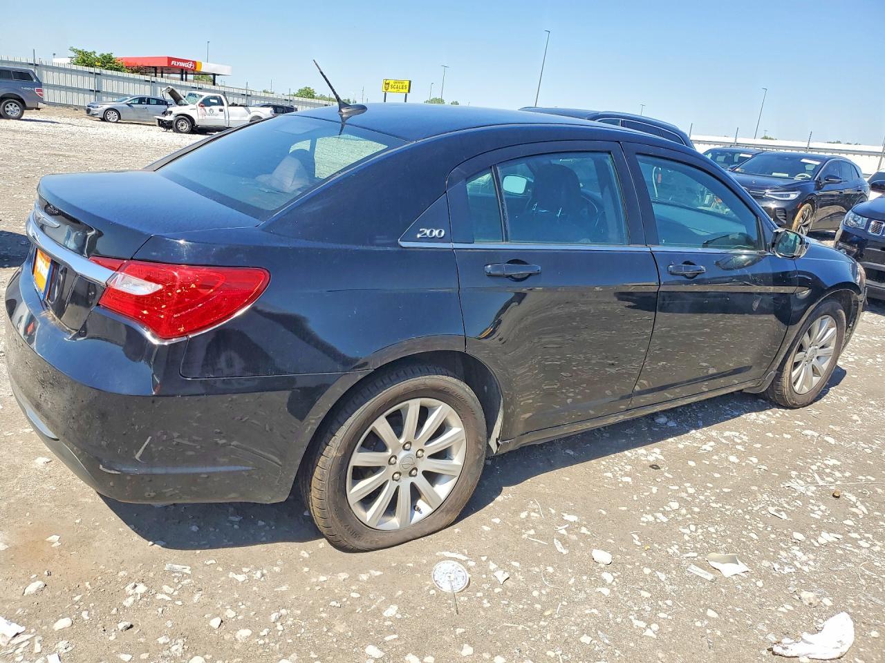 2014 Chrysler 200 Lx - Фото 3