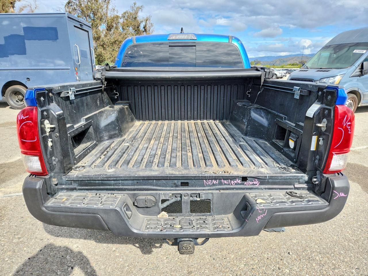 2017 Toyota Tacoma Trd Off-Road - Image 6