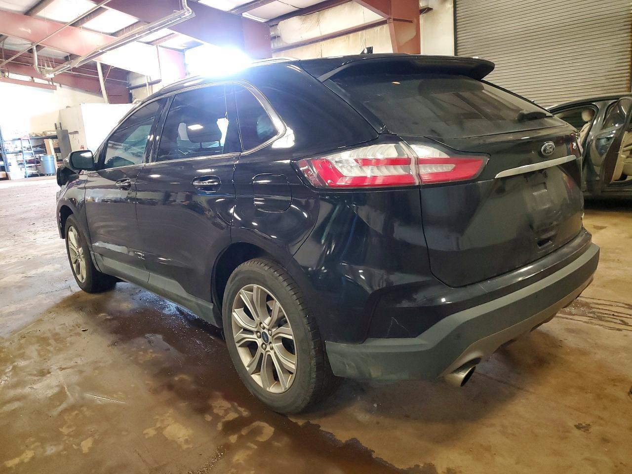 2019 Ford Edge Titanium - Фото 2