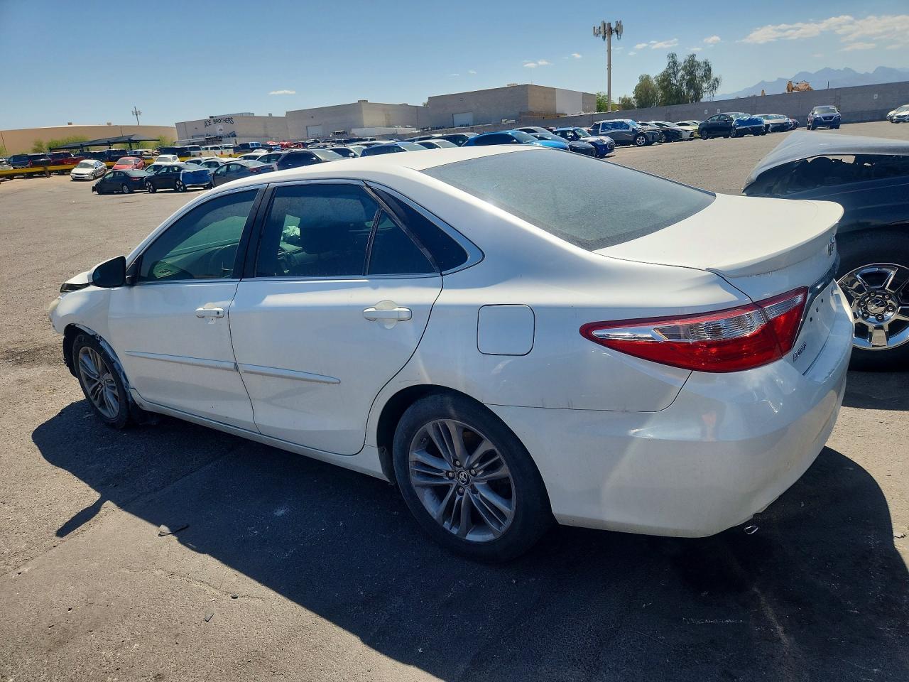 2016 Toyota Camry Se - Фото 2