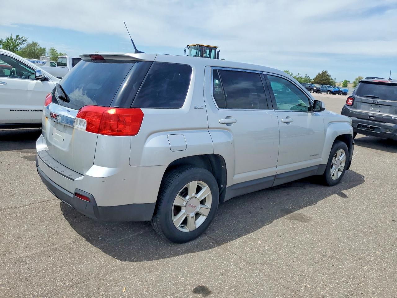 2010 GMC Terrain Sle - Image 3
