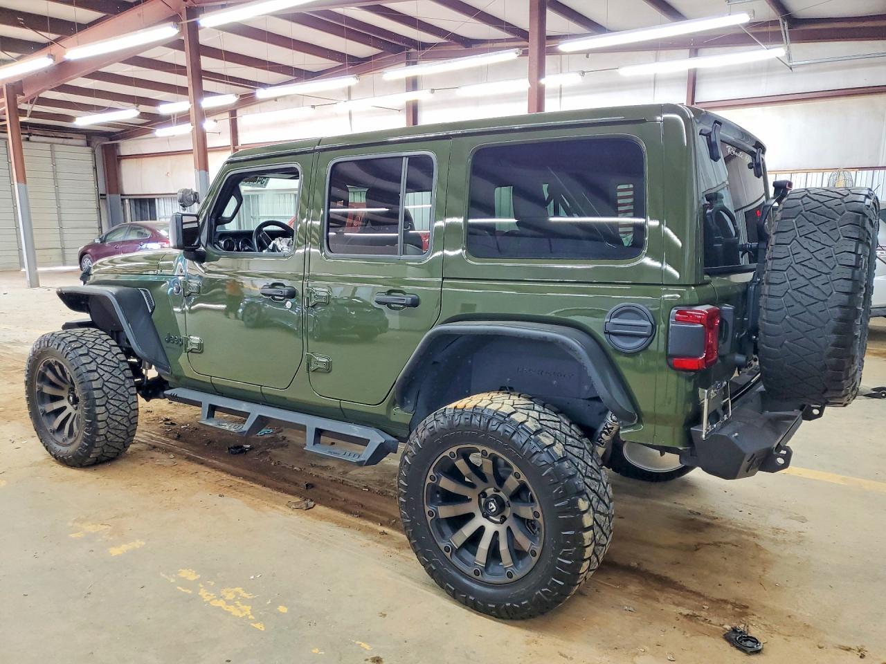 2020 Jeep Wrangler Unlimited Sahara - Фото 2
