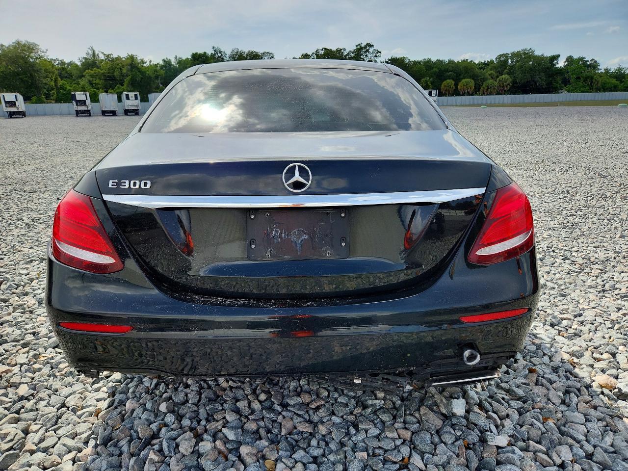 2017 Mercedes-Benz E 300 - Фото 6